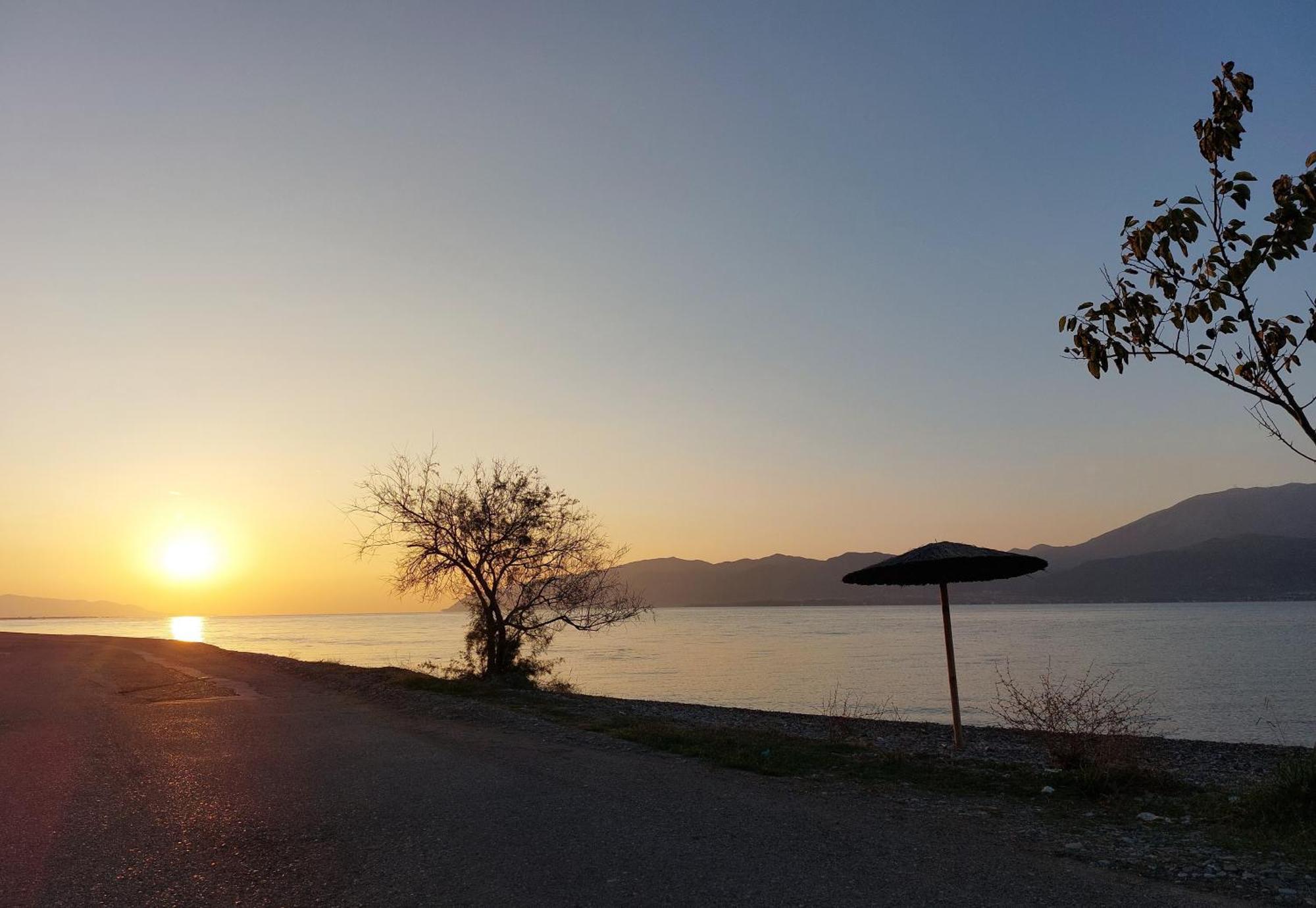 Santa Domenica Nafpaktos - Rooms And Apartments By The Sea エクステリア 写真
