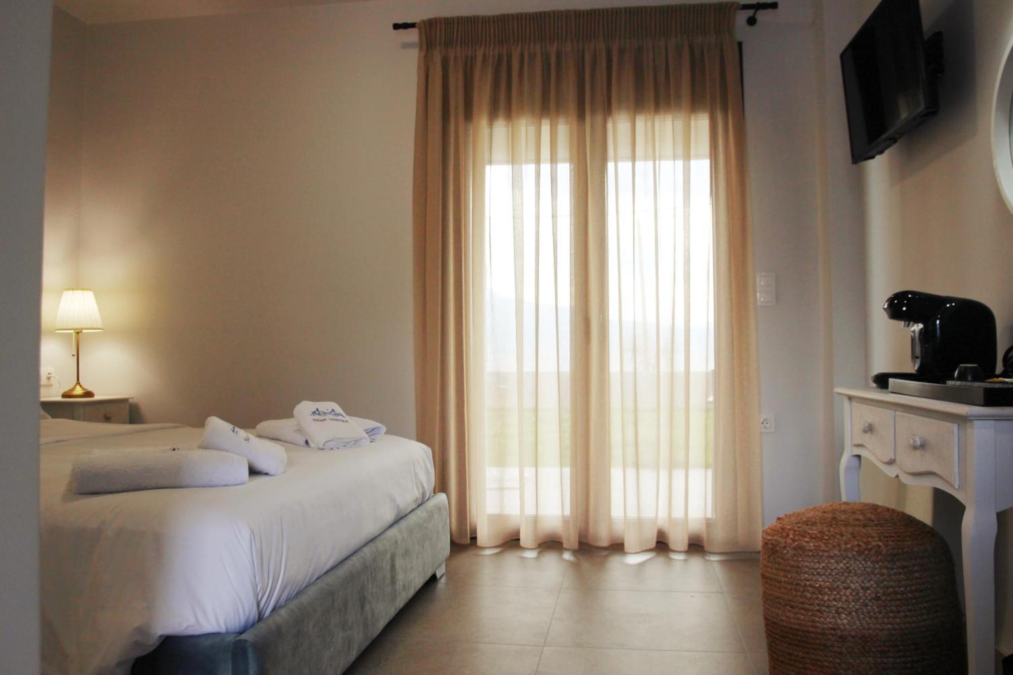 Santa Domenica Nafpaktos - Rooms And Apartments By The Sea エクステリア 写真